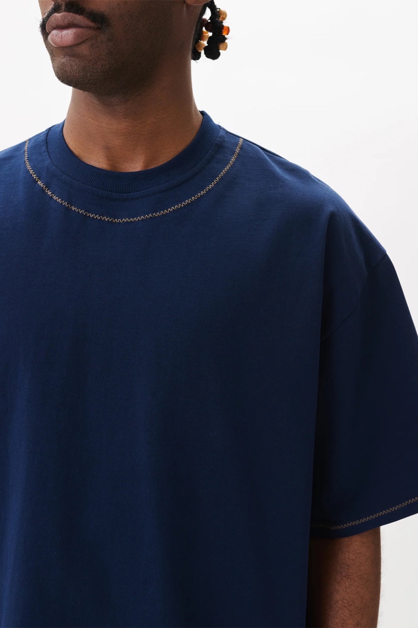Estudio Niksen Hand-Embroidered Cropped Tee Navy | T-Shirt Brodé Main Corée | Edgar Bdx