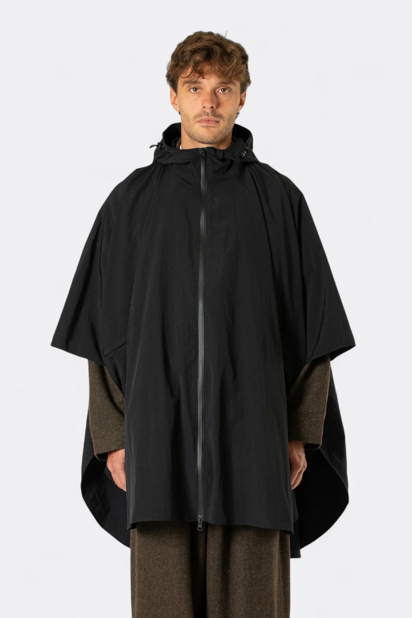 Estudio Niksen - Niksen Storm Poncho (Black)