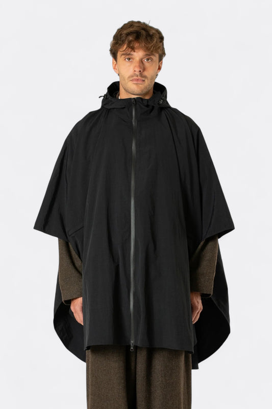 Estudio Niksen - Niksen Storm Poncho (Black)