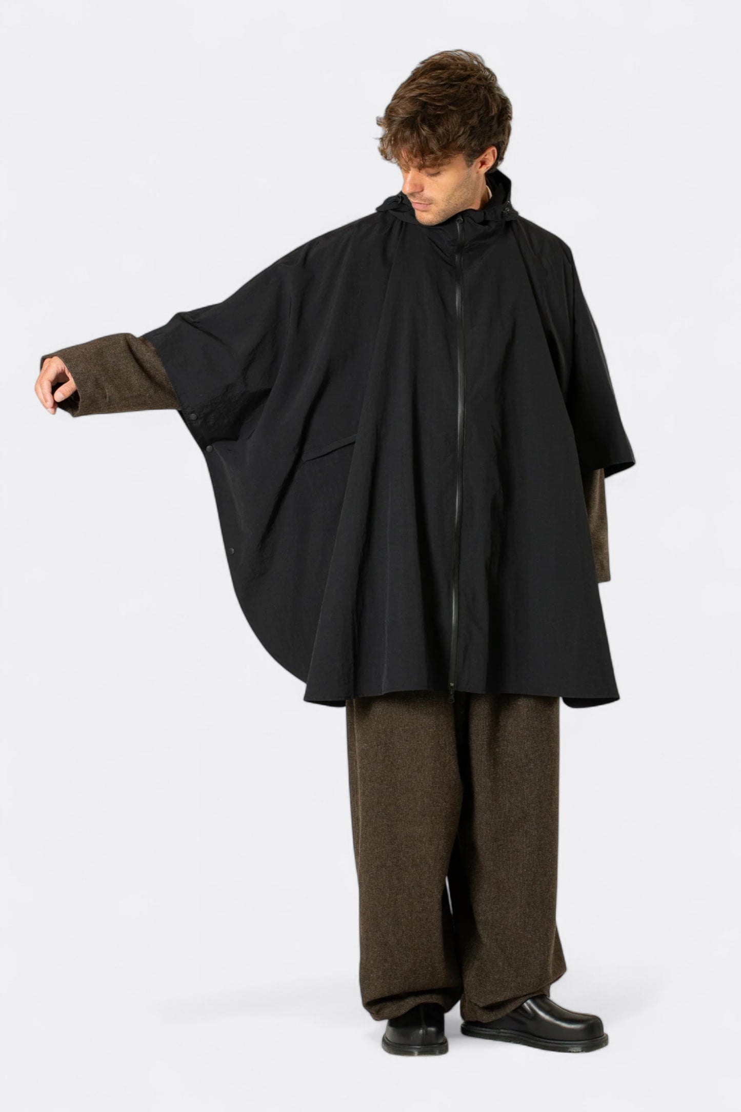 Estudio Niksen - Niksen Storm Poncho (Black)