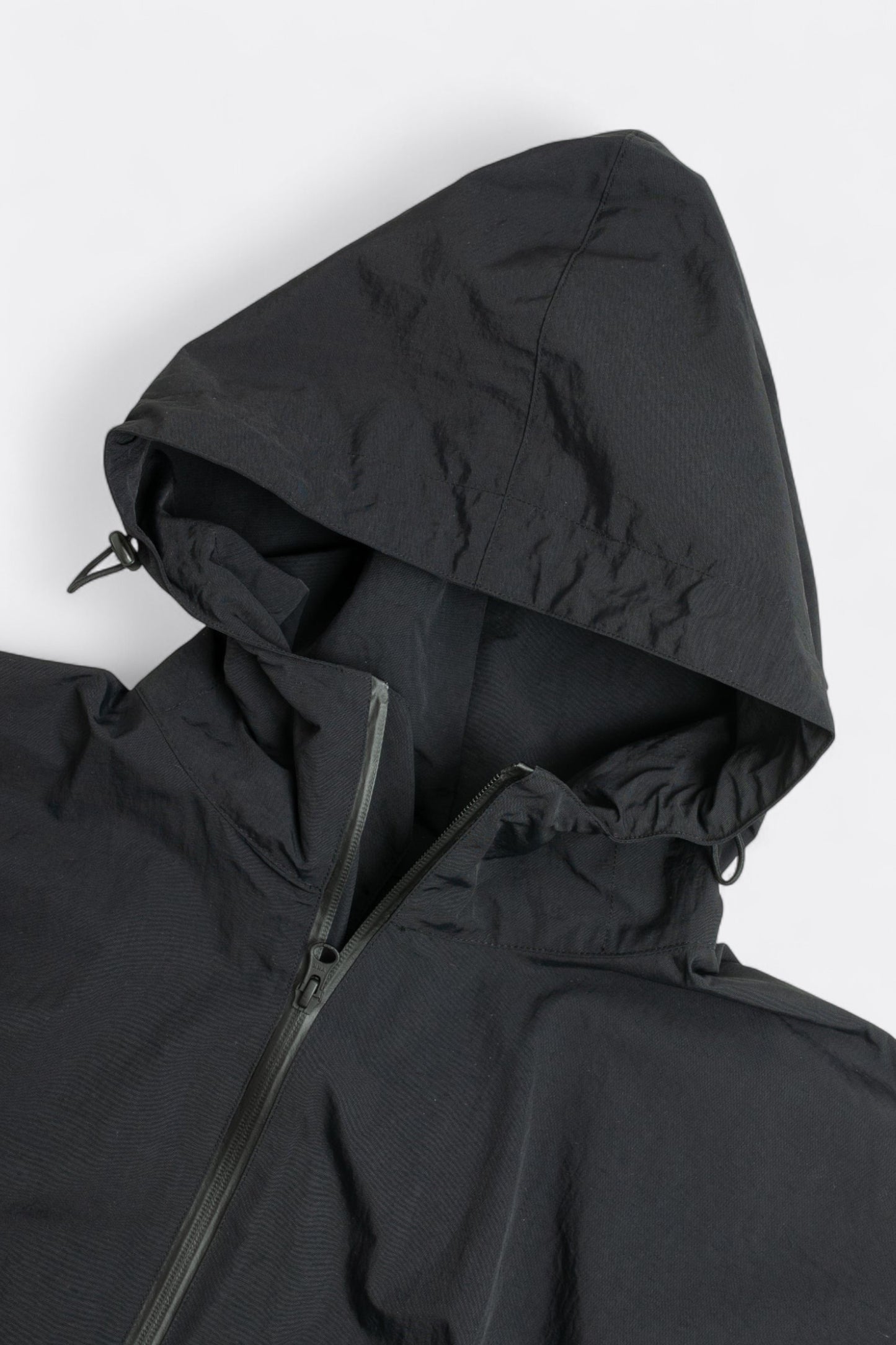 Estudio Niksen - Niksen Storm Poncho (Black)