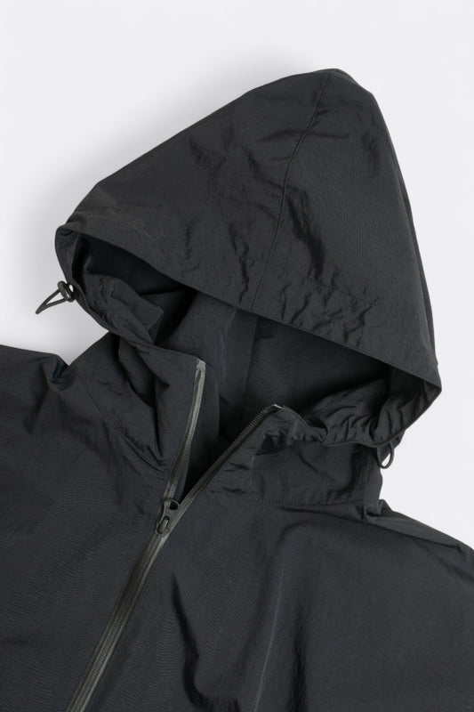 Estudio Niksen - Niksen Storm Poncho (Black)