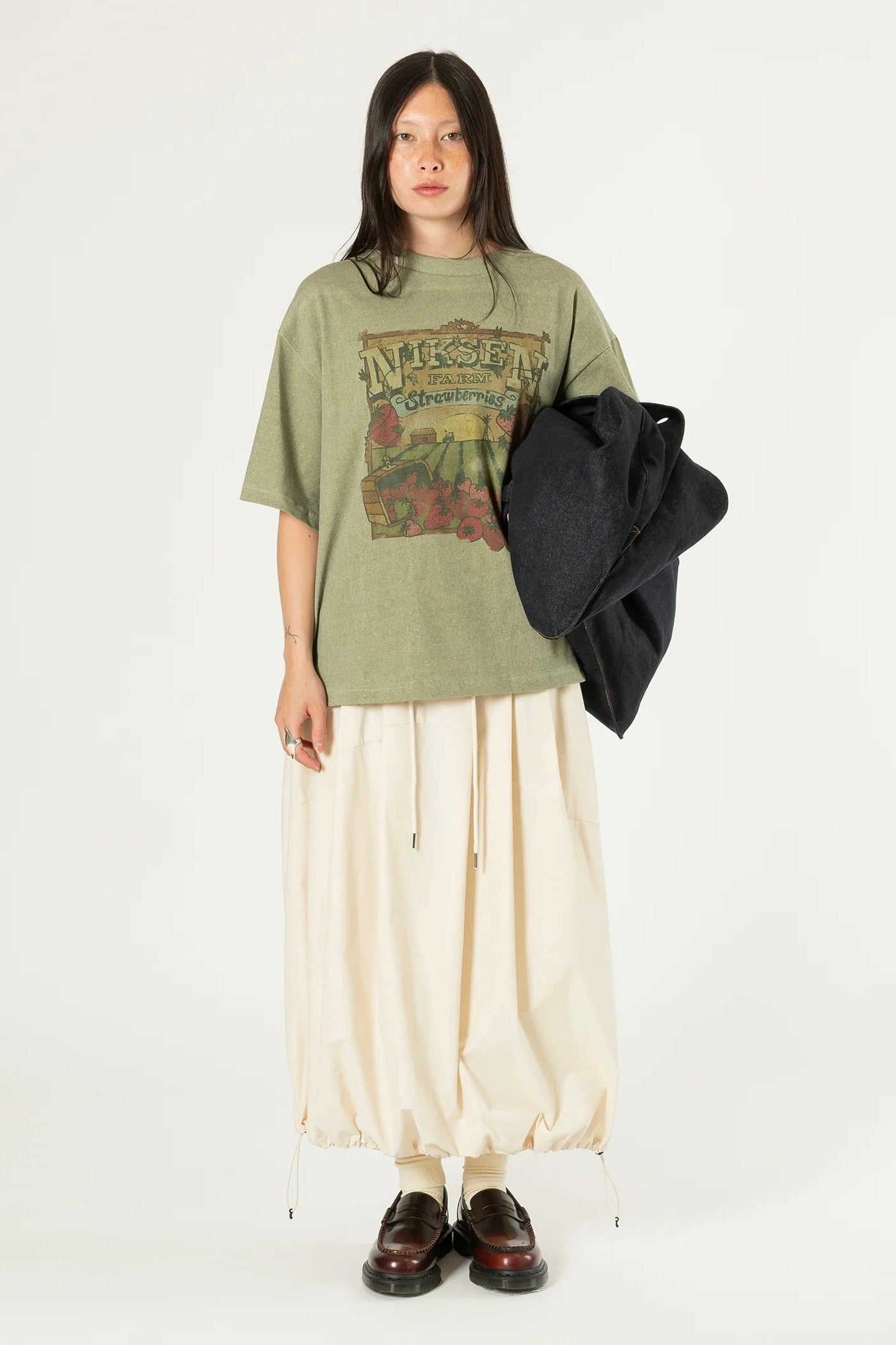 Estudio Niksen - Niksen Strawberry Farm (Khaki)