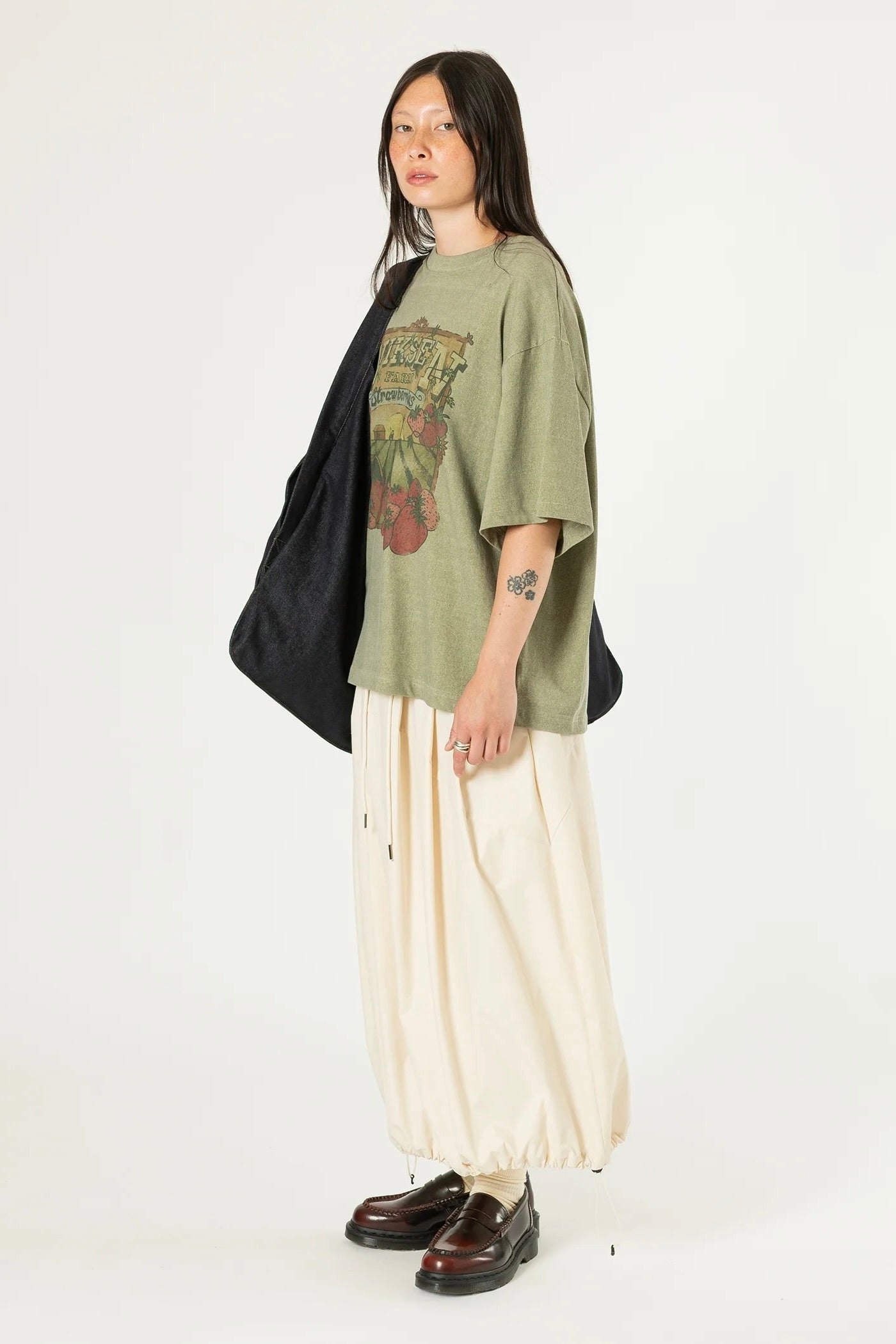 Estudio Niksen - Niksen Strawberry Farm (Khaki)