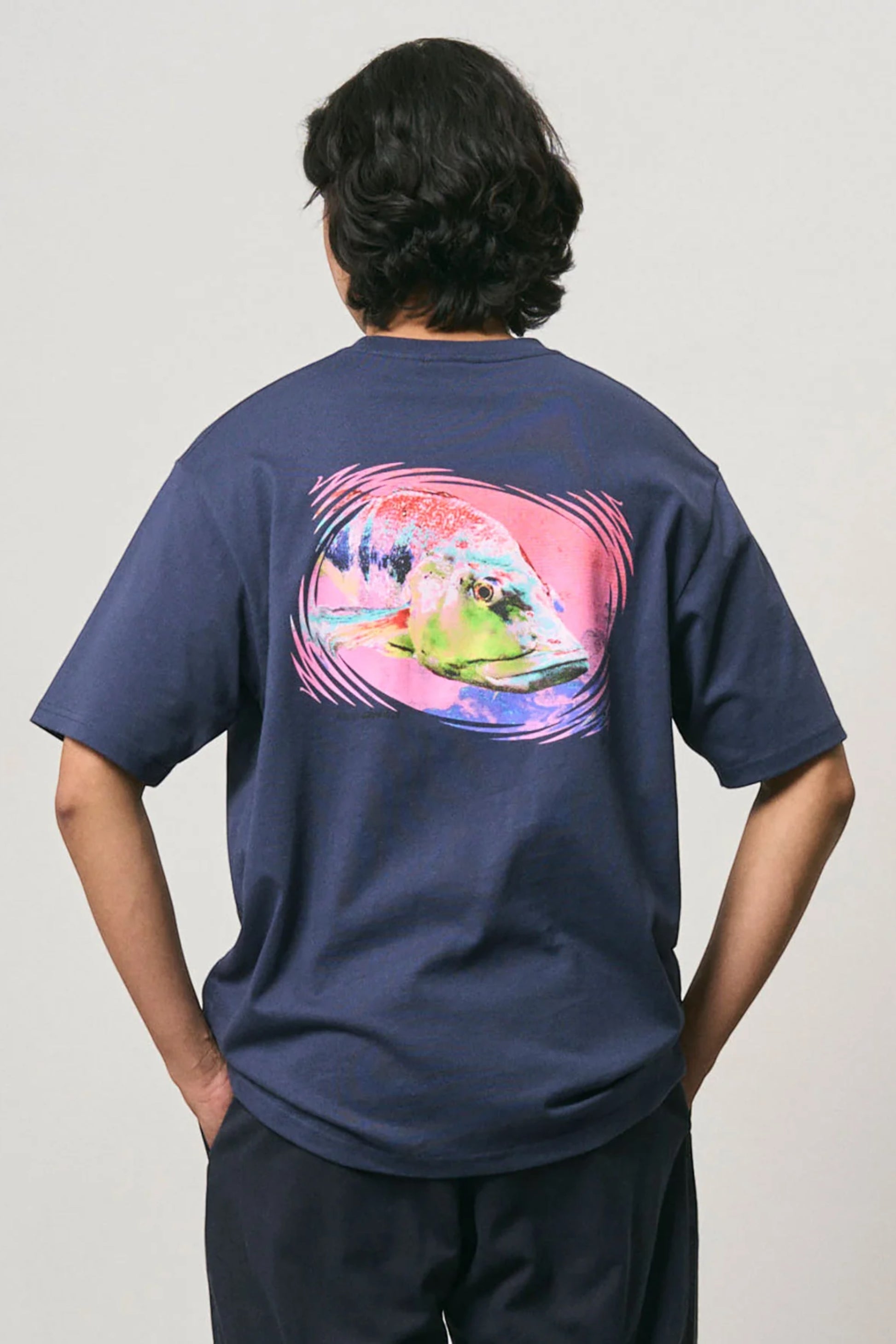 GRAMICCI Bass Tee Navy | T-Shirt Coton Graphique Outdoor | Edgar Bdx
