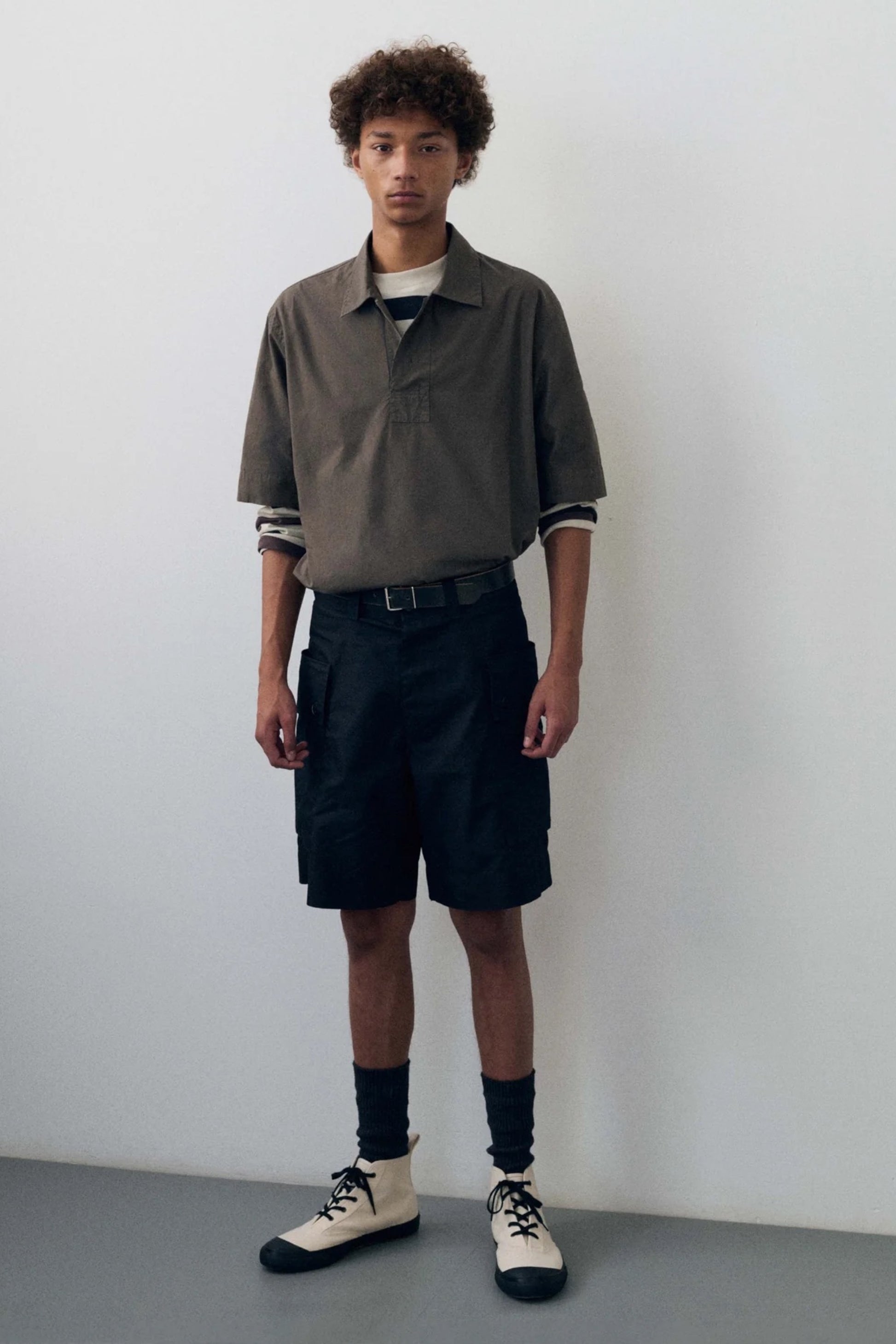 MHL. Margaret Howell Offset Placket Polo Mole | Polo Coton Organique Recyclé | Edgar Bdx