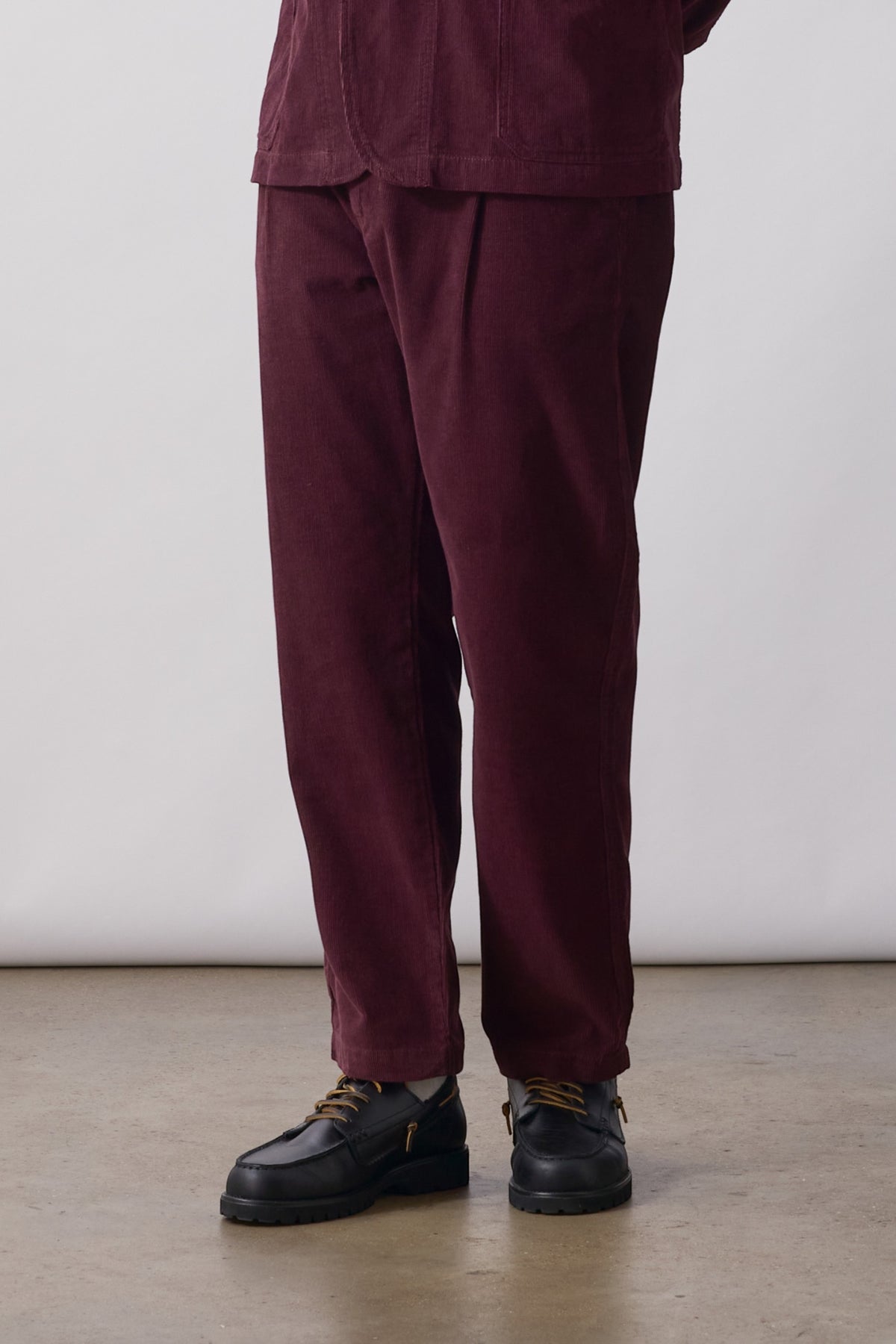 SERVICE WORKS Fine Cord Waiters Pant Burgundy | Pantalon | Edgar Bdx