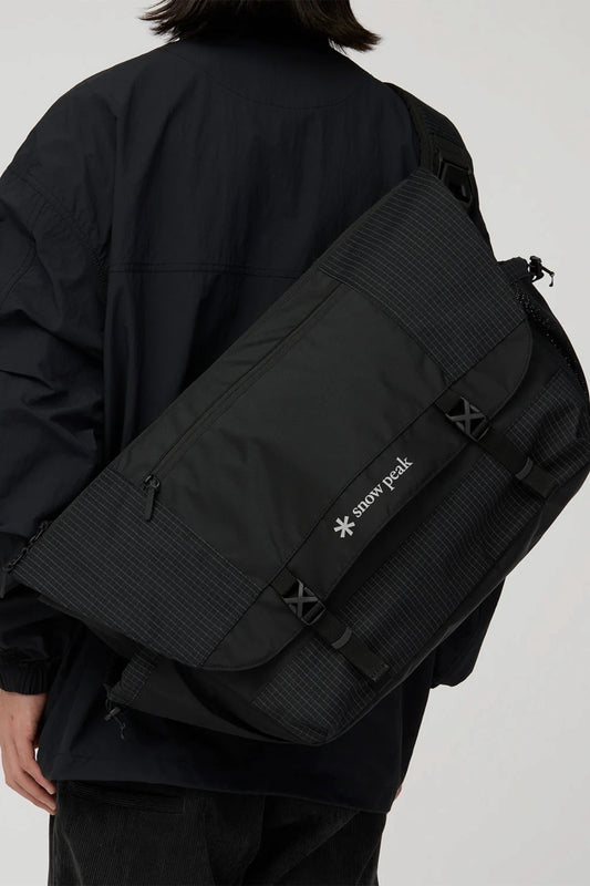 SNOW PEAK Grid Messenger Bag Black | Sac bandoulière | Edgar Bdx