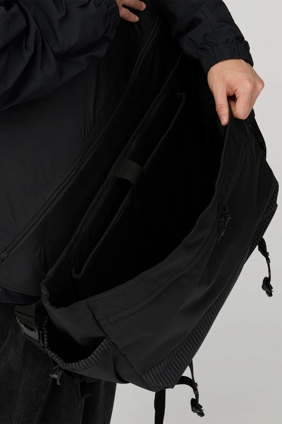 SNOW PEAK Grid Messenger Bag Black | Sac bandoulière | Edgar Bdx