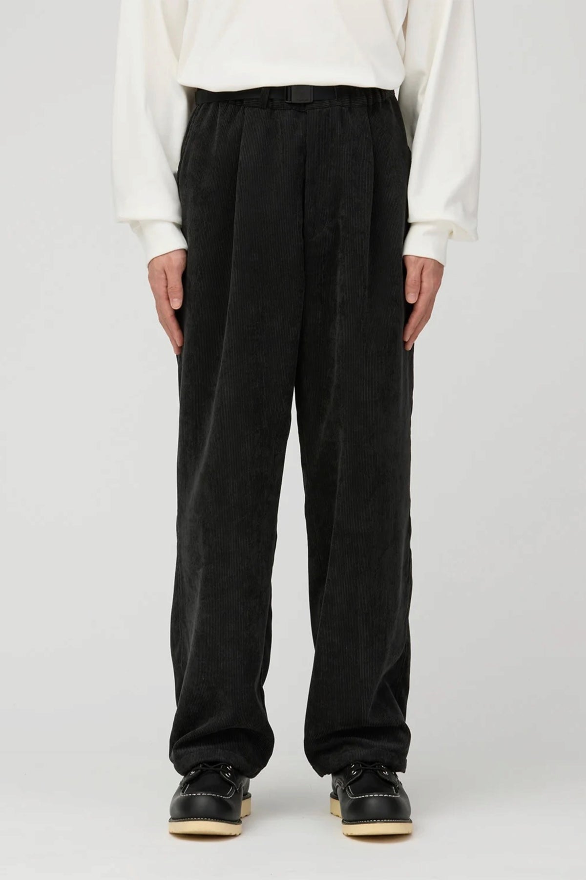 SNOW PEAK Technical Corduroy Pant Black | Pantalon | Edgar Bdx