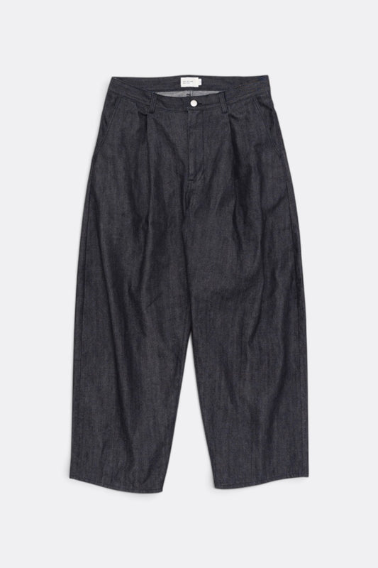 STILL BY HAND Deep Tuck Wide Denim Pants Navy | Pantalon Denim Selvedge Japonais | Edgar Bdx