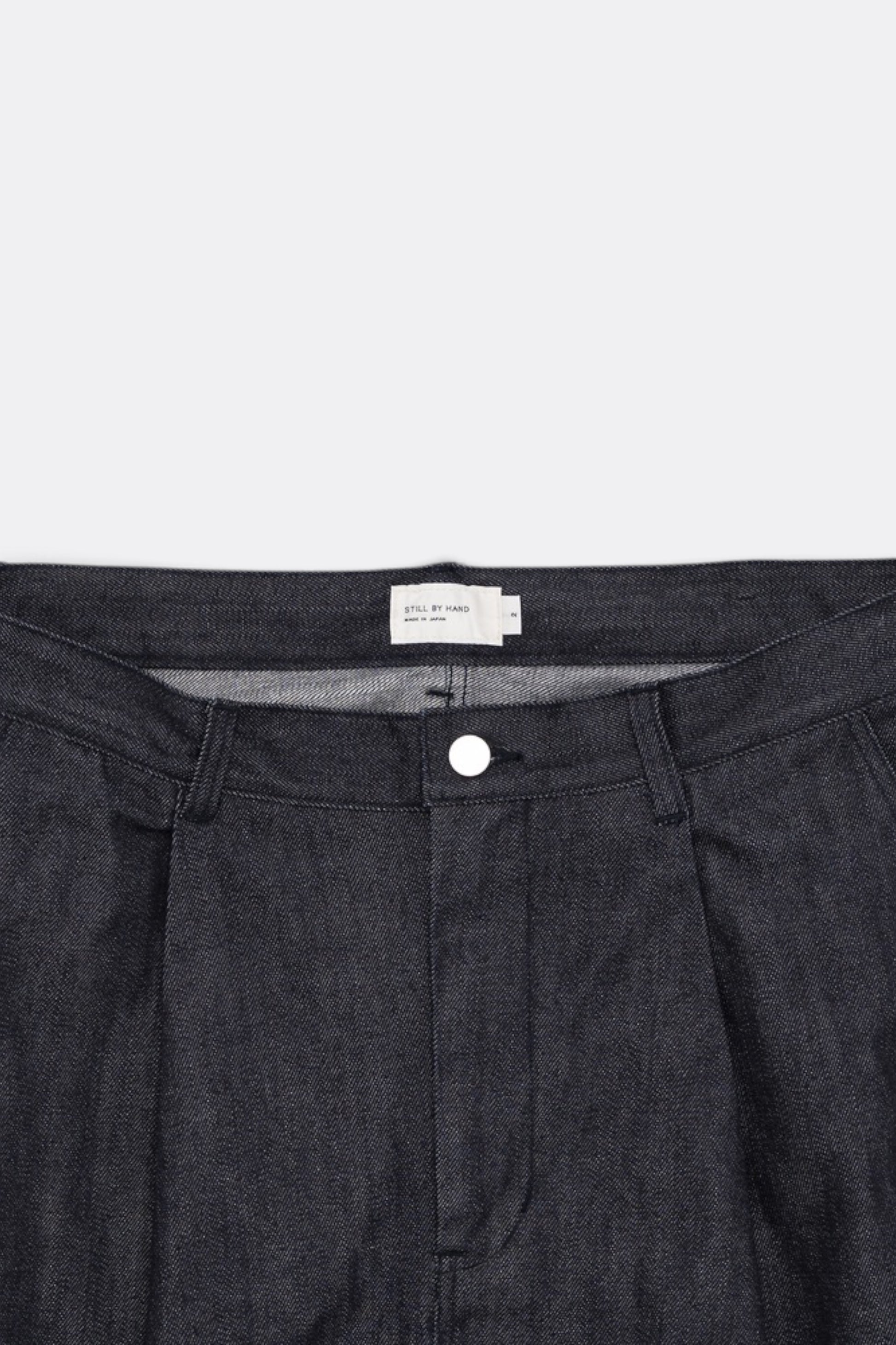 STILL BY HAND Deep Tuck Wide Denim Pants Navy | Pantalon Denim Selvedge Japonais | Edgar Bdx