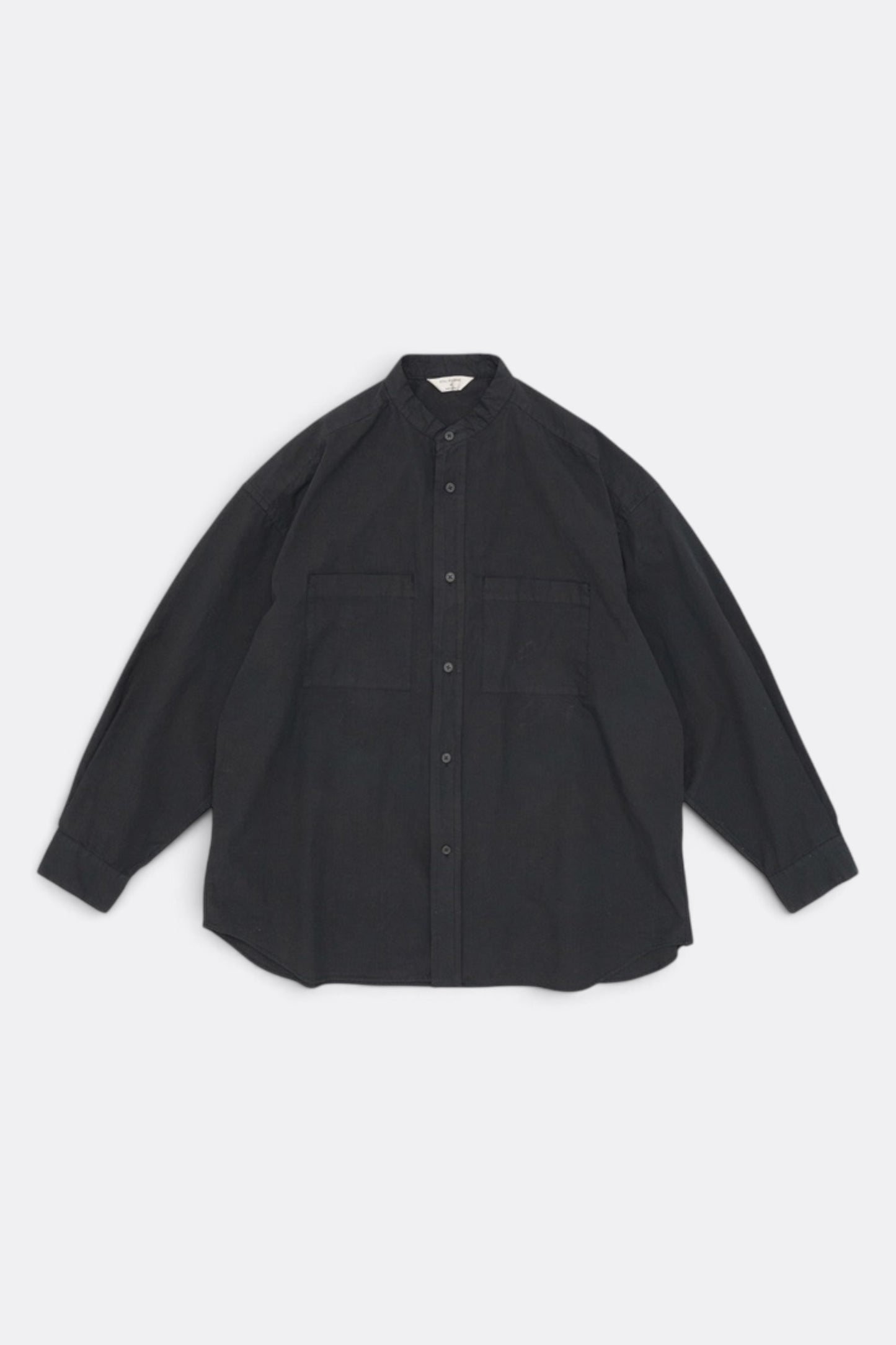 STILL BY HAND Garment-Dye Band Collar Shirt Ink Black | Chemise Coton Japonais | Edgar Bdx