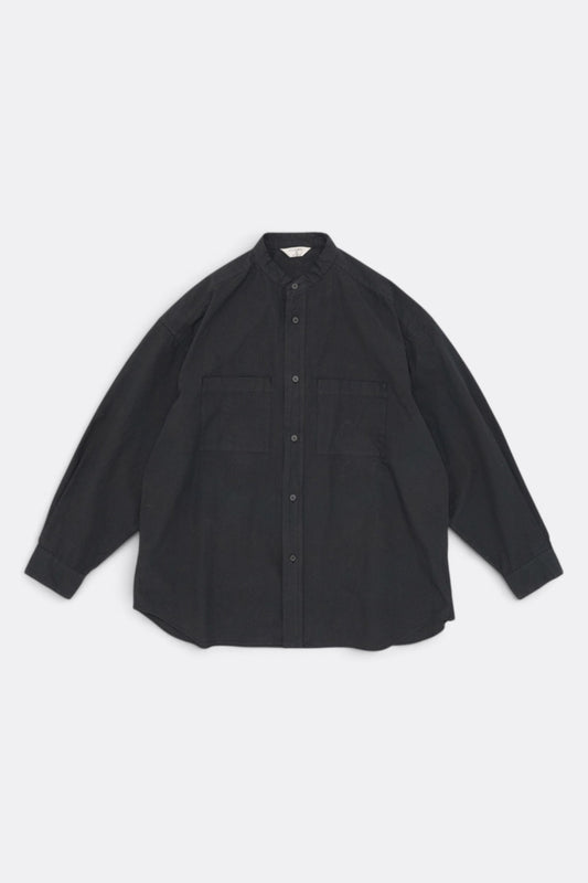 STILL BY HAND Garment-Dye Band Collar Shirt Ink Black | Chemise Coton Japonais | Edgar Bdx