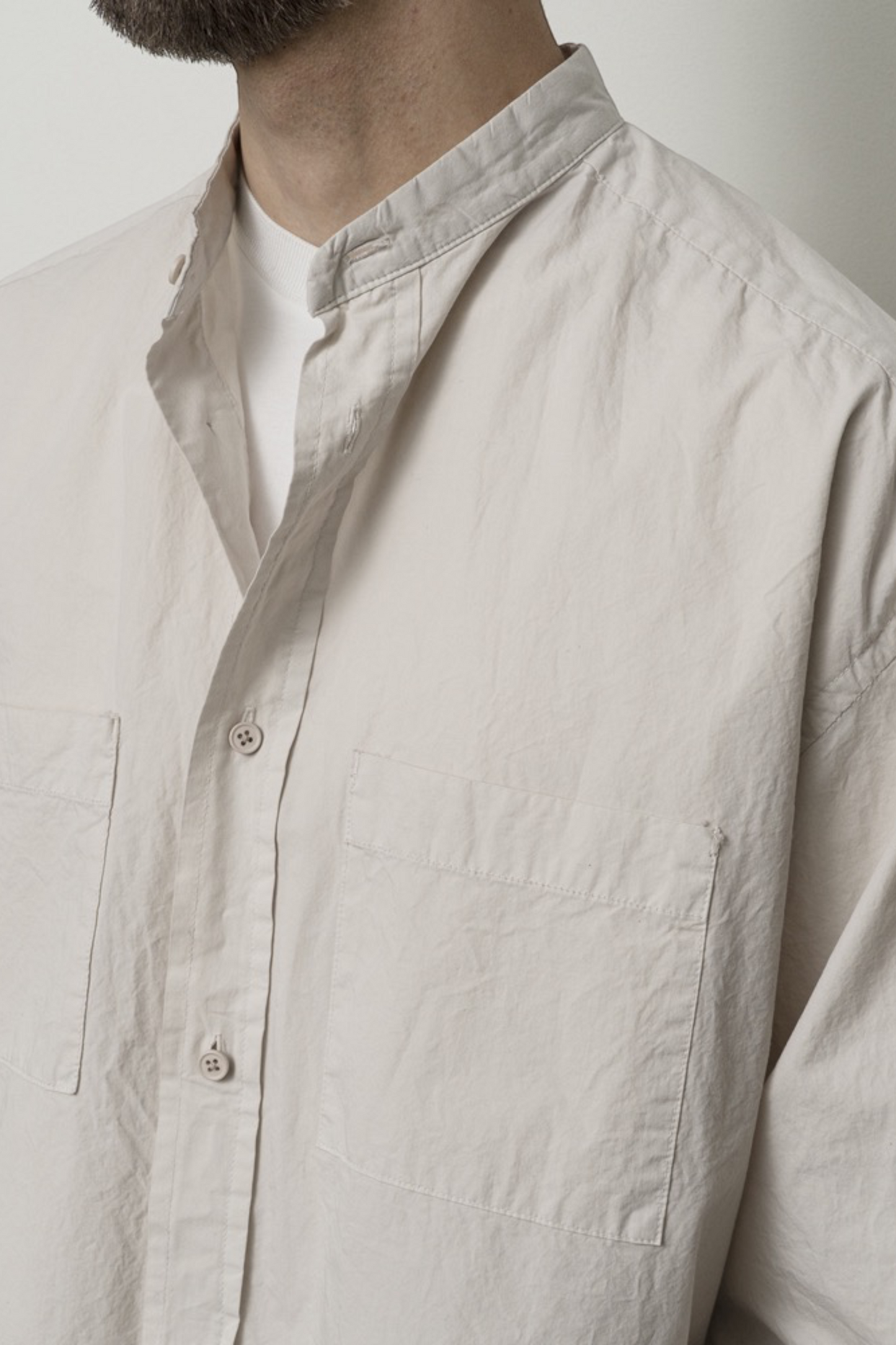 STILL BY HAND Garment-Dye Band Collar Shirt Reddish Brown | Chemise Coton Japonais | Edgar Bdx