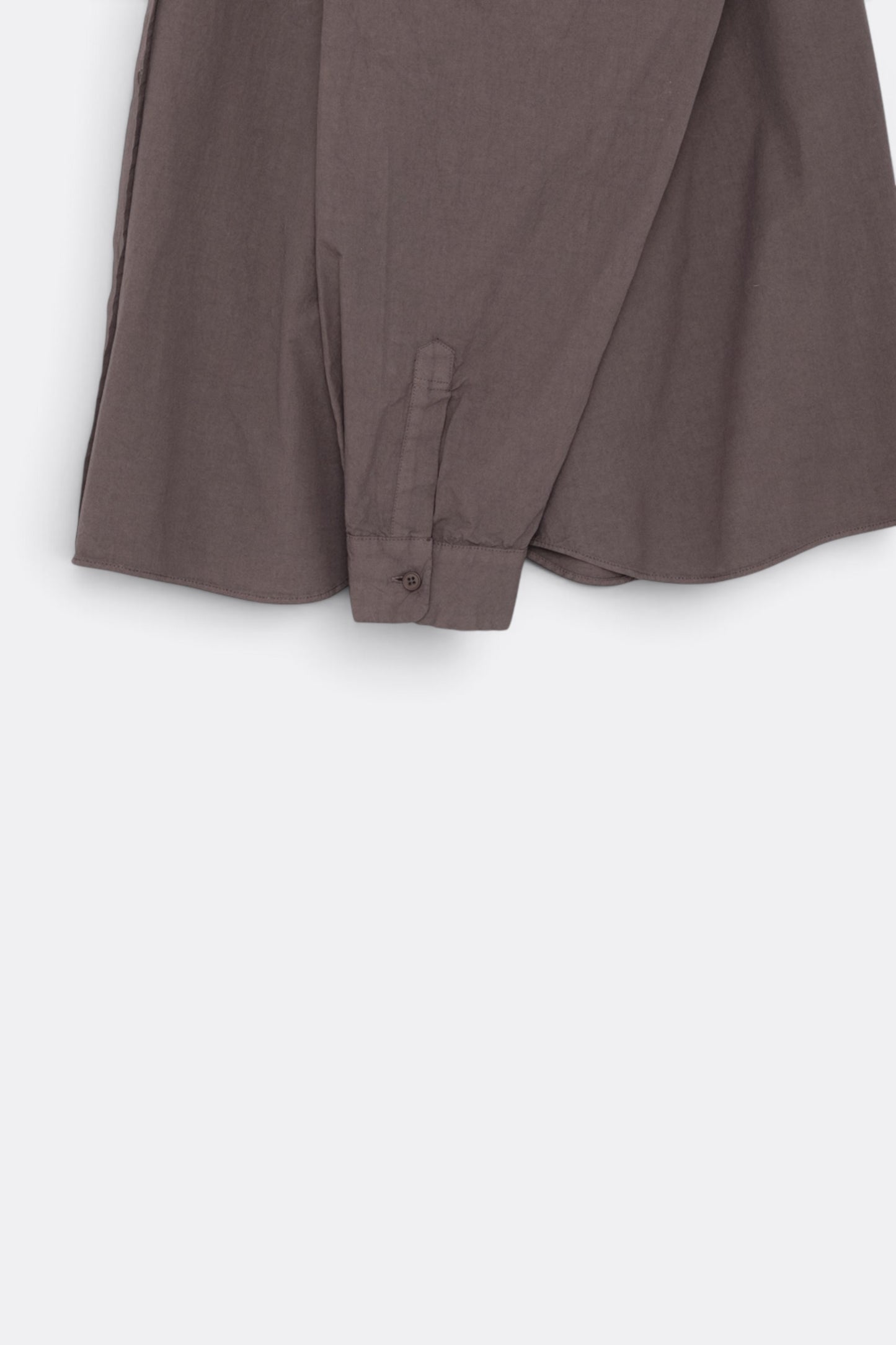 STILL BY HAND Garment-Dye Band Collar Shirt Reddish Brown | Chemise Coton Japonais | Edgar Bdx