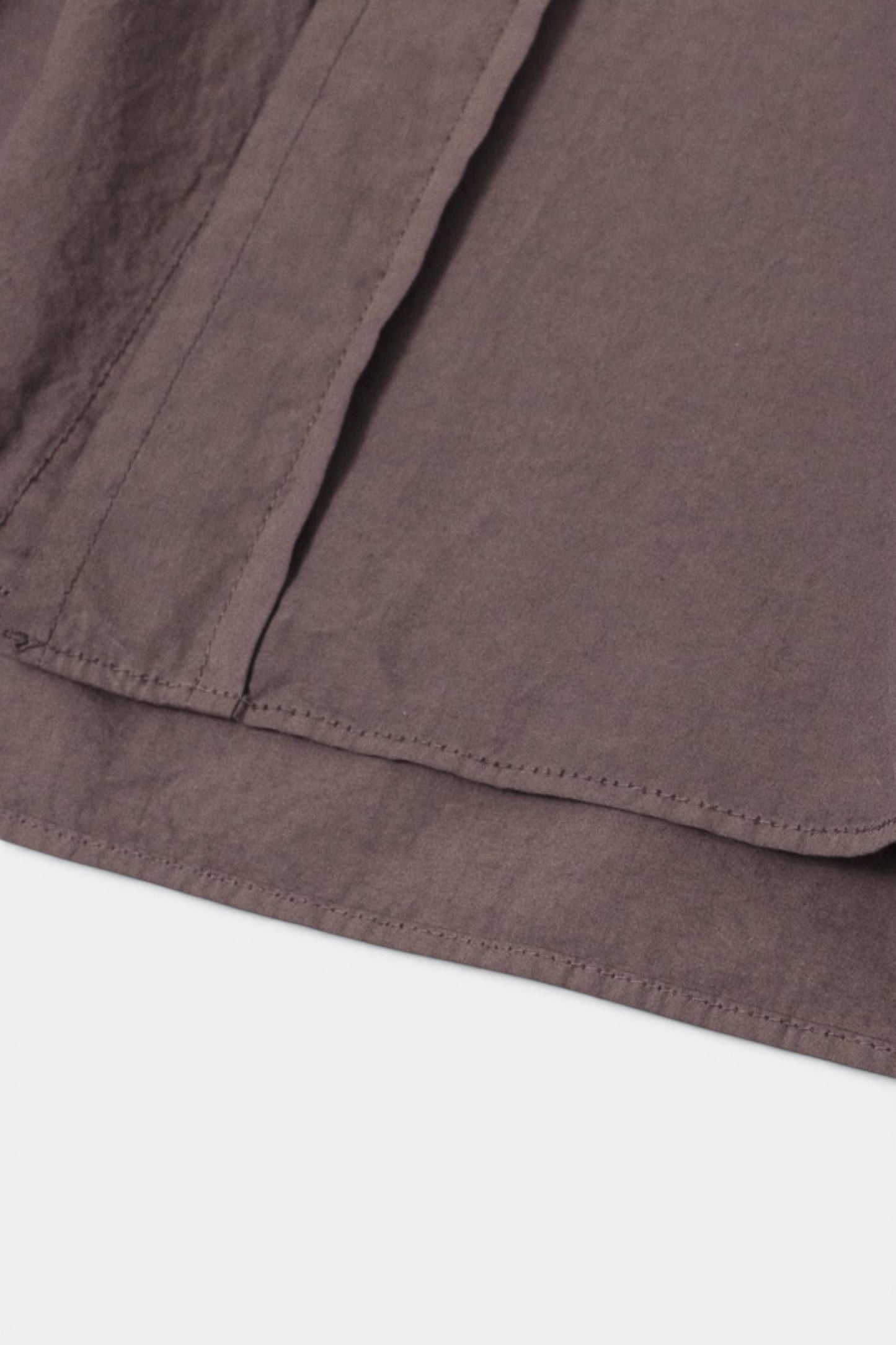 STILL BY HAND Garment-Dye Band Collar Shirt Reddish Brown | Chemise Coton Japonais | Edgar Bdx