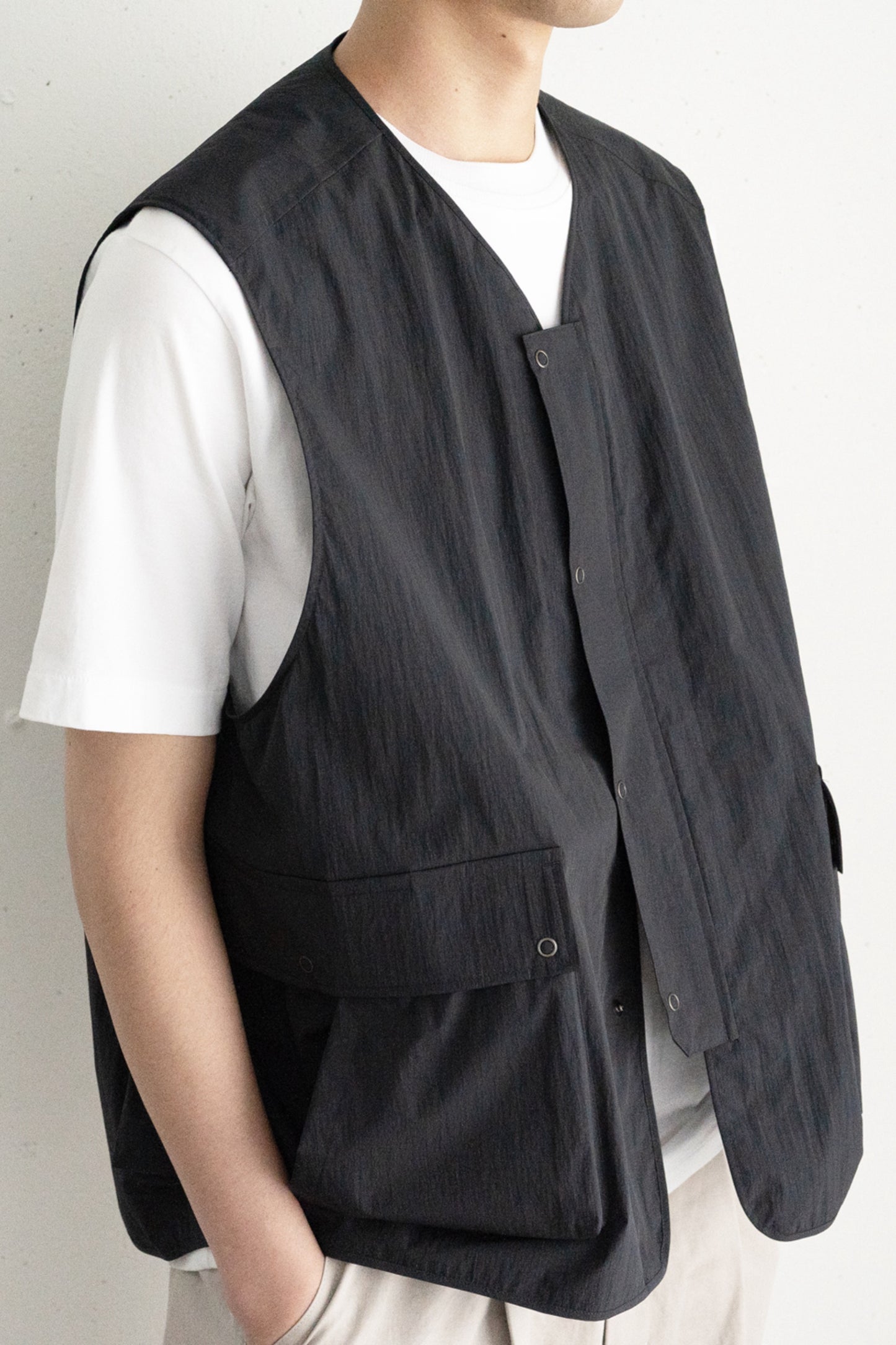 Still By Hand - Large Pocket Nylon Vest (Khaki Beige)