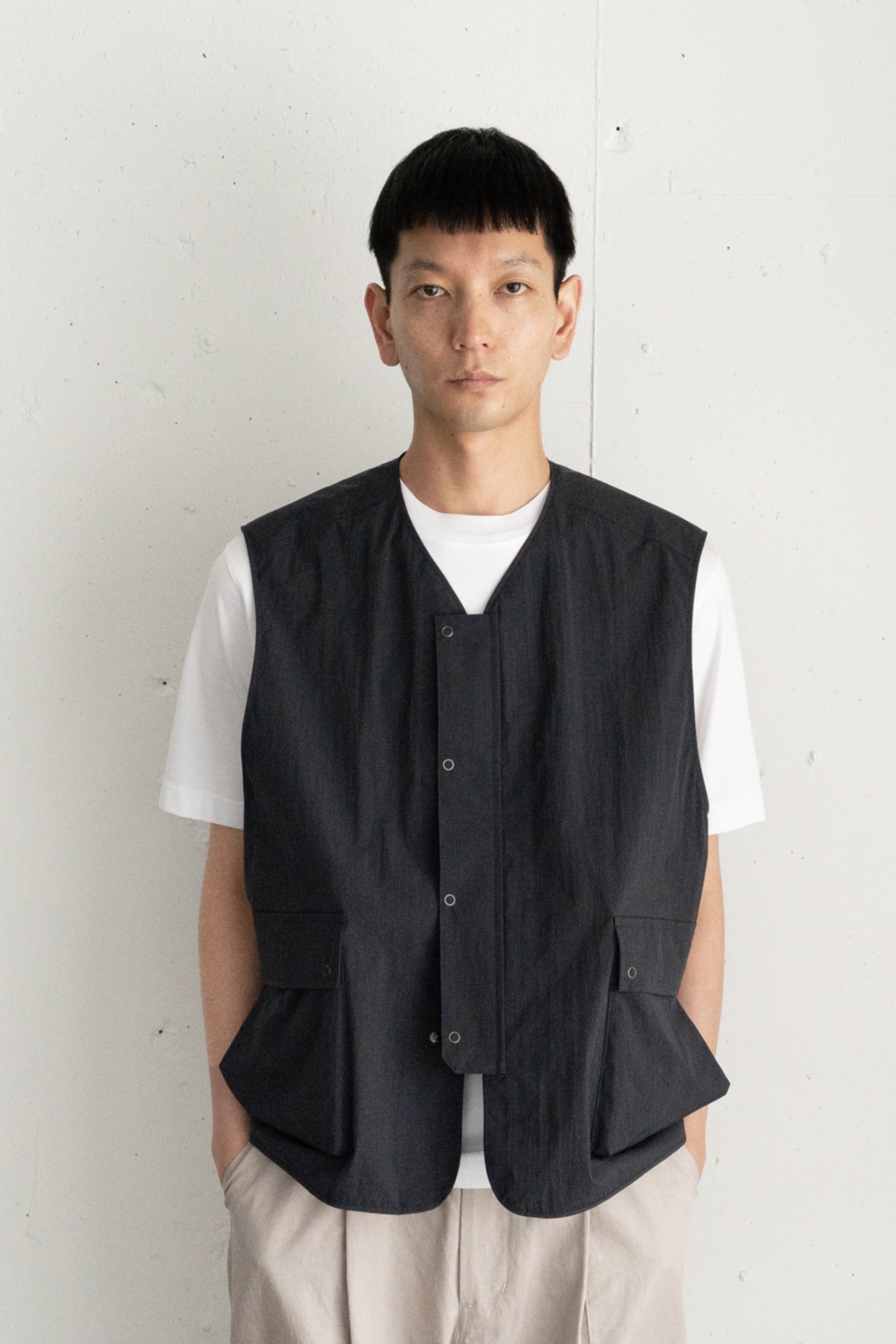 Still By Hand - Large Pocket Nylon Vest (Khaki Beige)