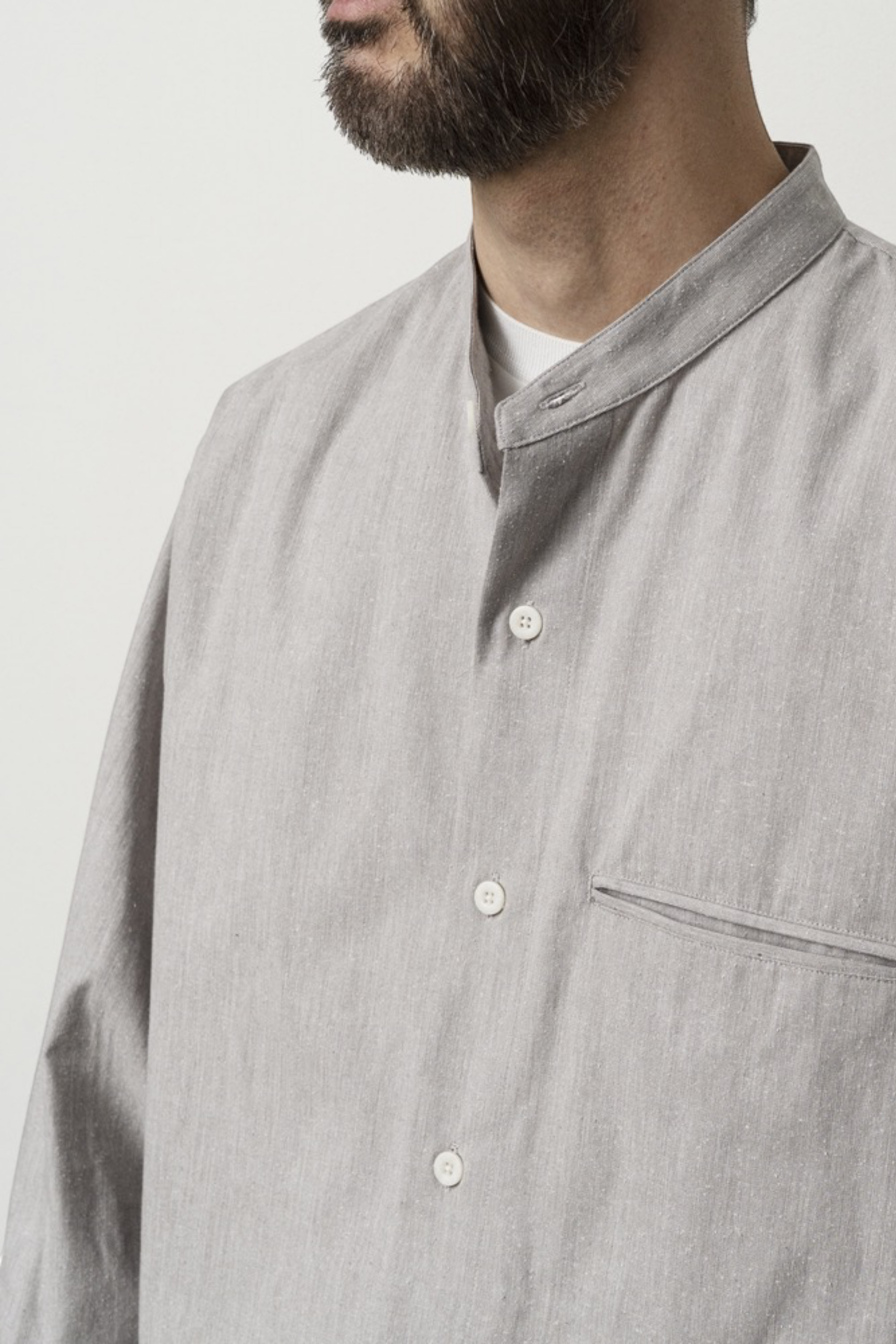 STILL BY HAND Silk Nep Band Collar Shirt Black Check | Chemise Soie Coton Japonais | Edgar Bdx