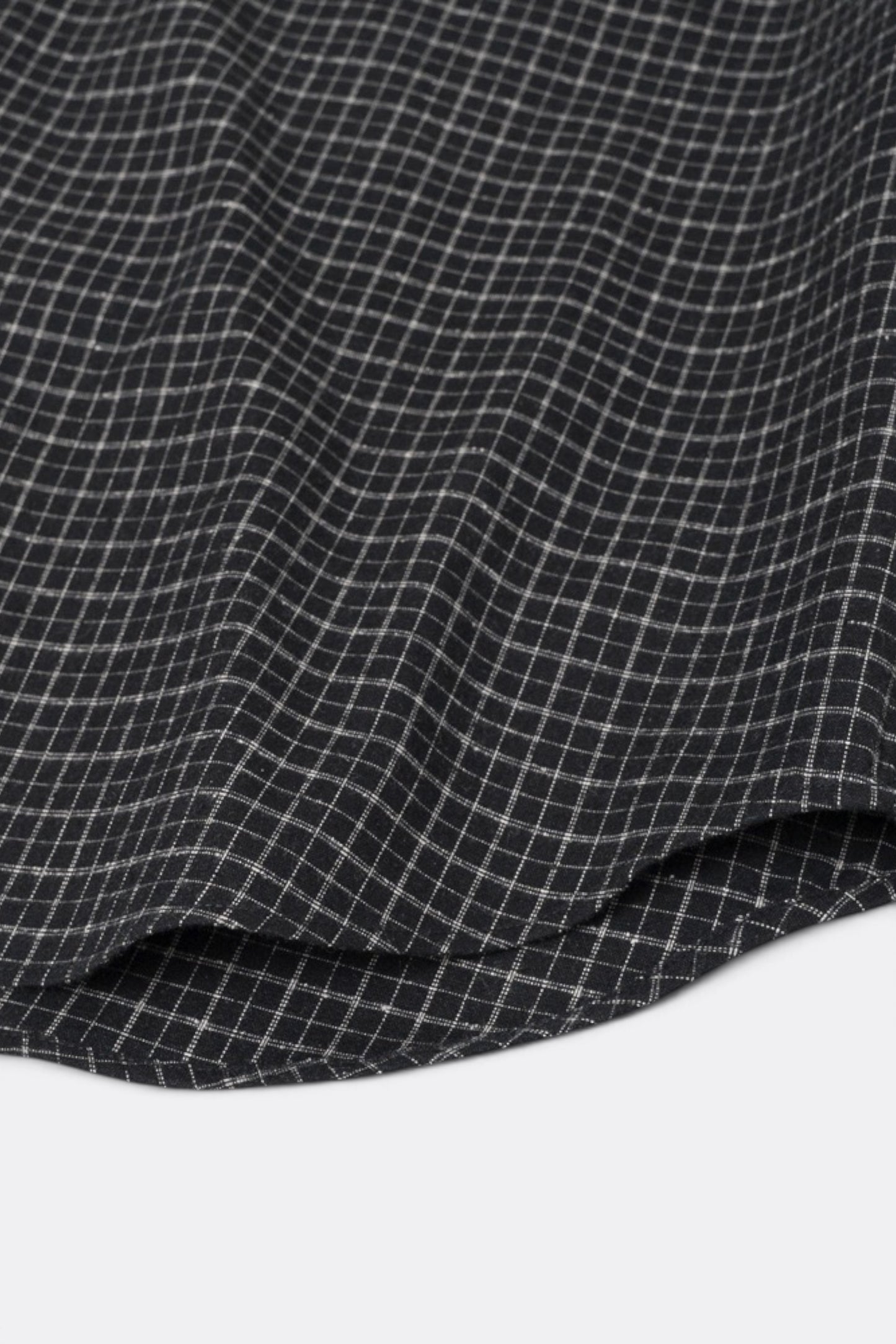 STILL BY HAND Silk Nep Band Collar Shirt Black Check | Chemise Soie Coton Japonais | Edgar Bdx