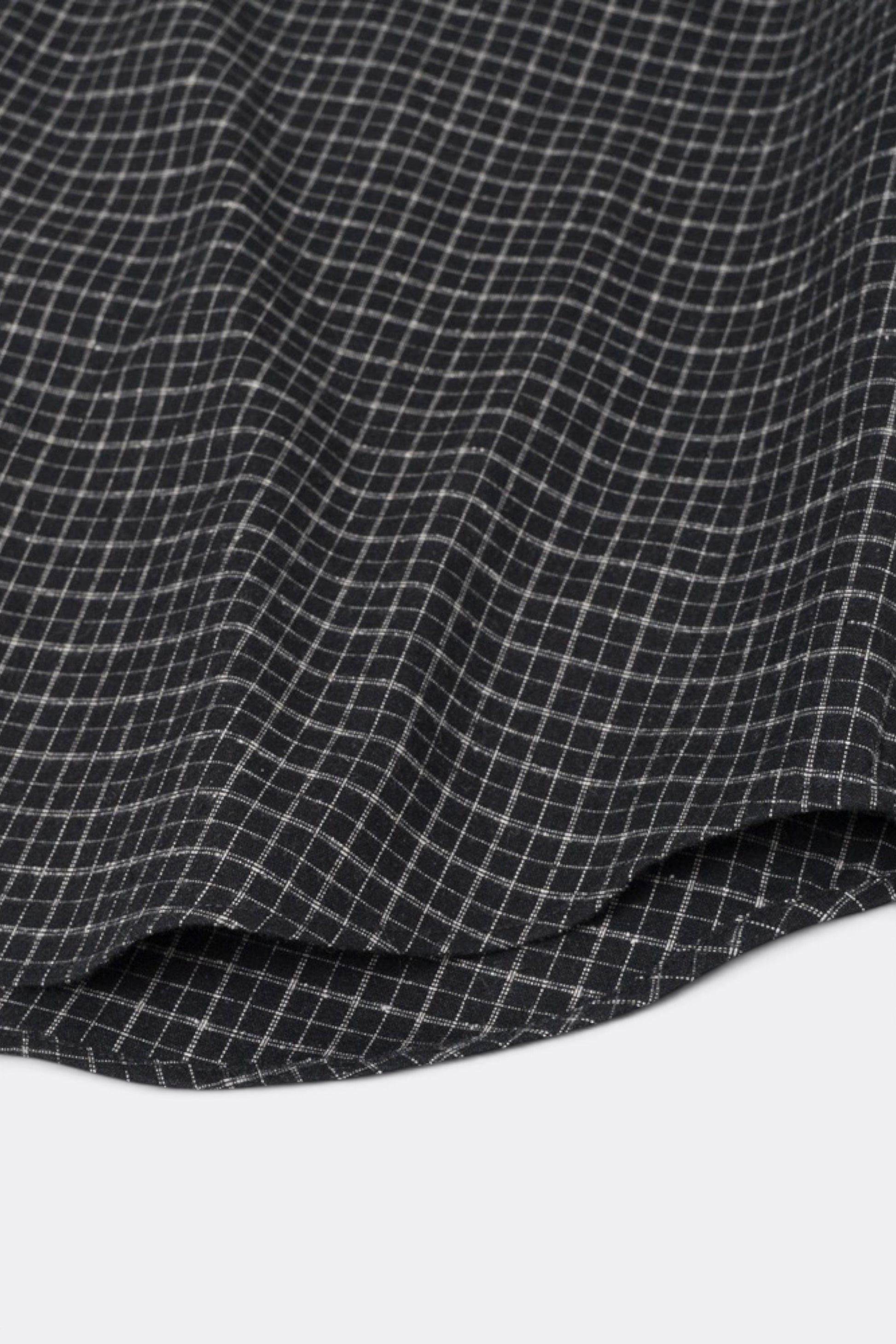 STILL BY HAND Silk Nep Band Collar Shirt Black Check | Chemise Soie Coton Japonais | Edgar Bdx