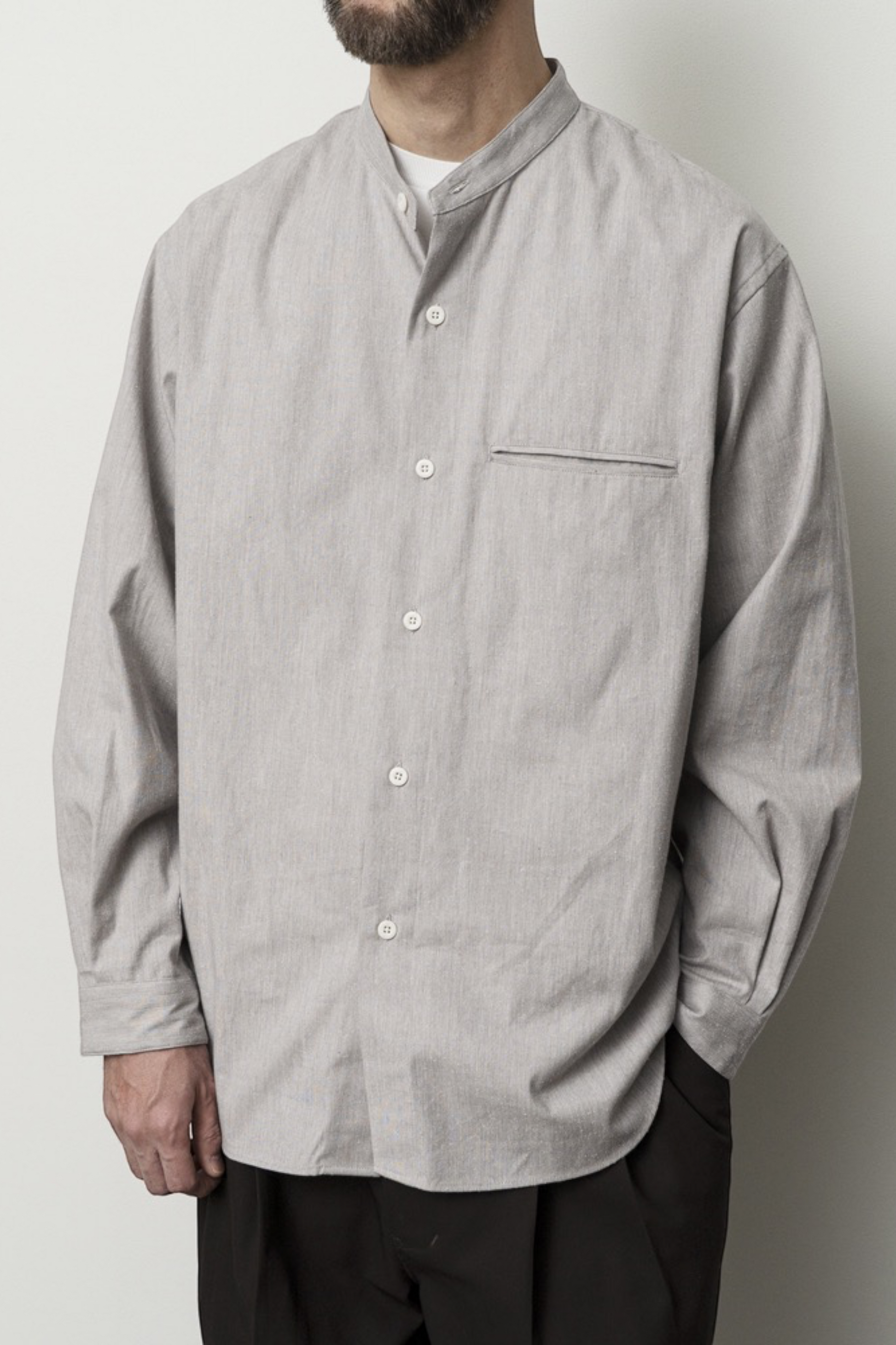 STILL BY HAND Silk Nep Band Collar Shirt Black Check | Chemise Soie Coton Japonais | Edgar Bdx