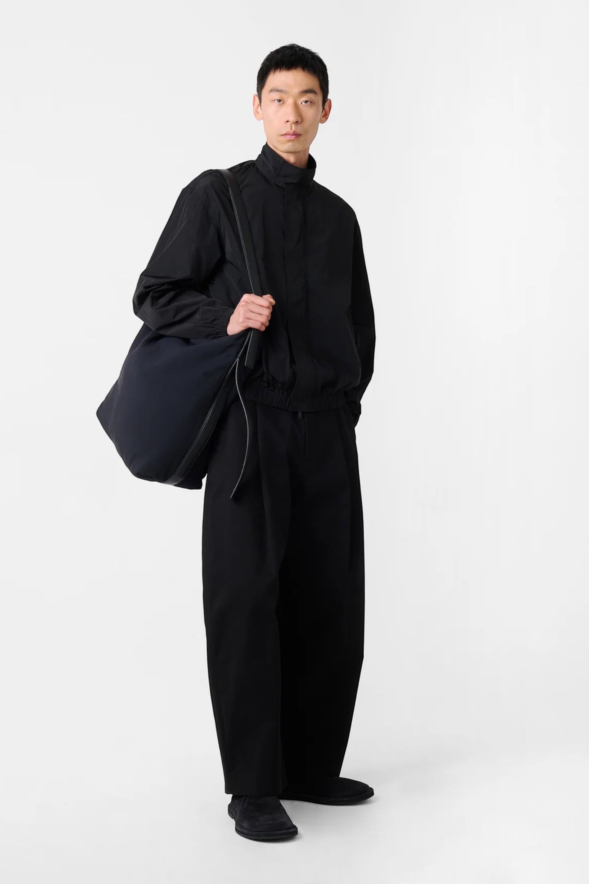 STUDIO NICHOLSON Sorte Pleated Pant Black | Pantalon Coton Premium | Edgar Bdx