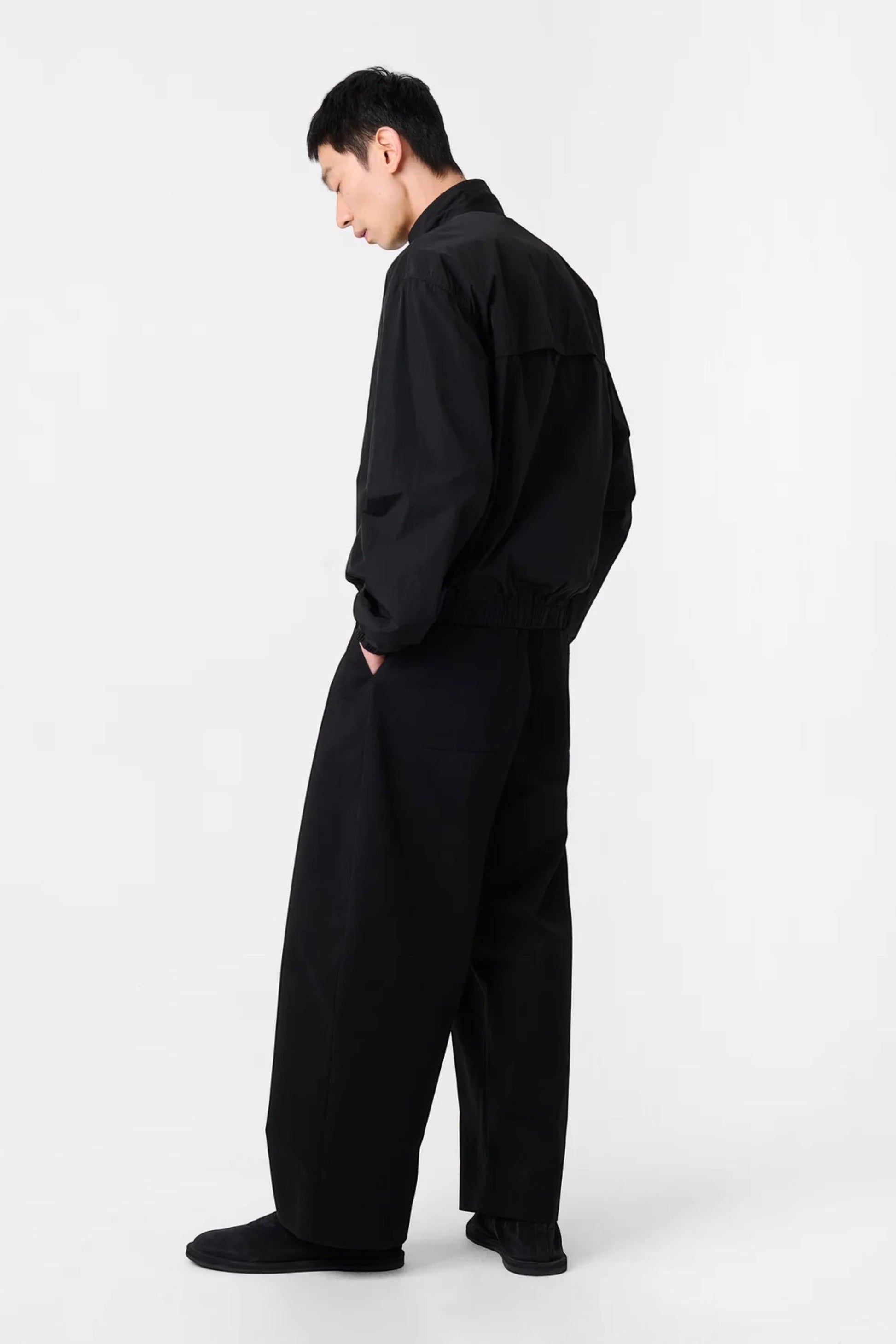 STUDIO NICHOLSON Sorte Pleated Pant Black | Pantalon Coton Premium | Edgar Bdx