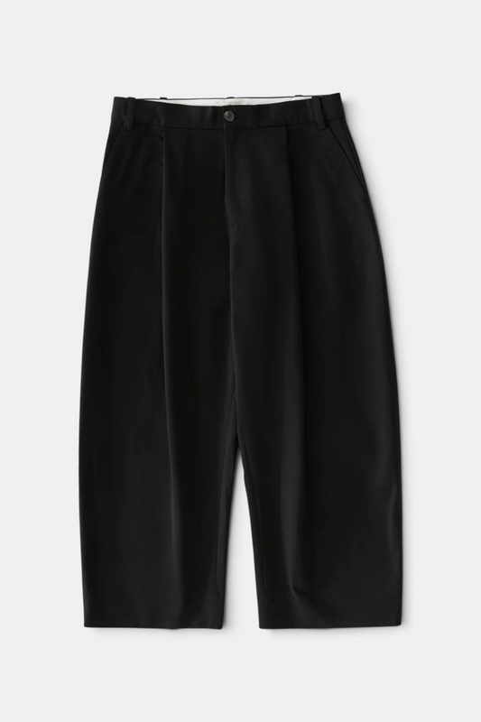 STUDIO NICHOLSON Sorte Pleated Pant Black | Pantalon Coton Premium | Edgar Bdx